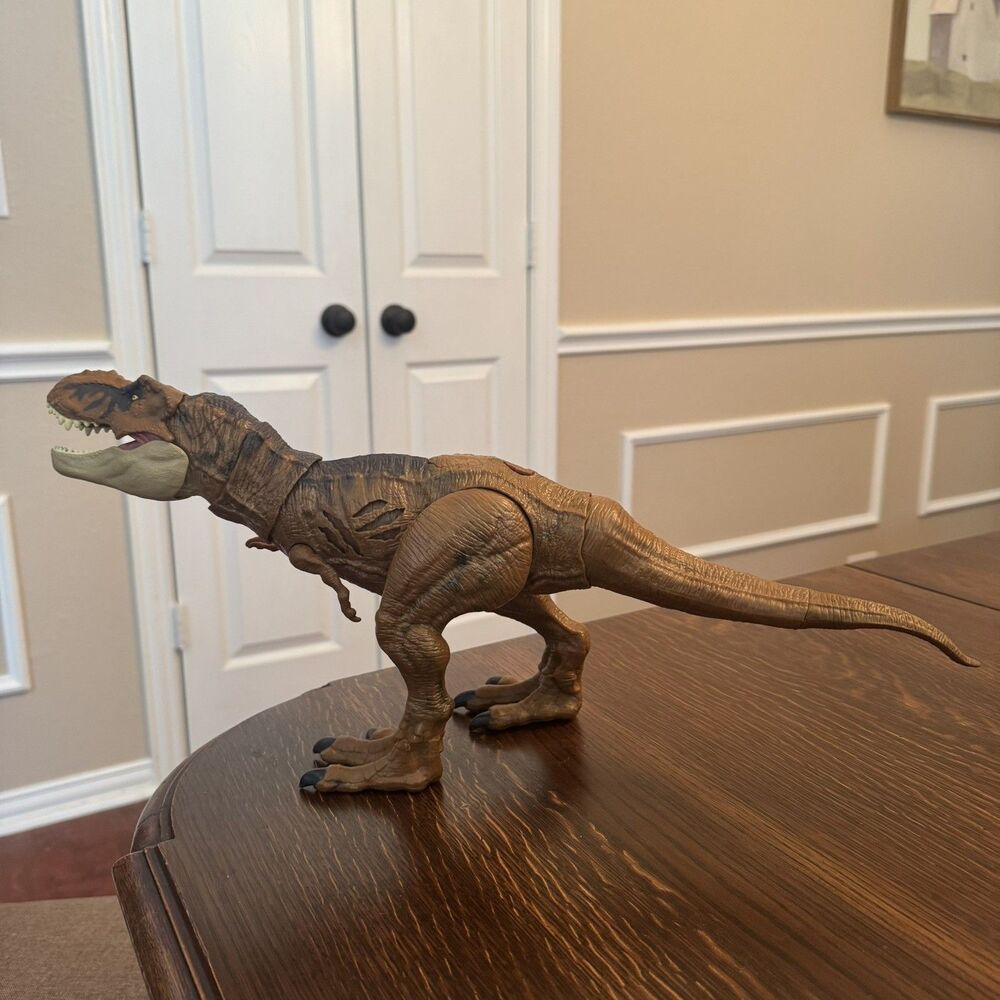 2017 Mattel Jurassic World T-Rex Extreme Chompin Battle Damage Dinosaur 18"